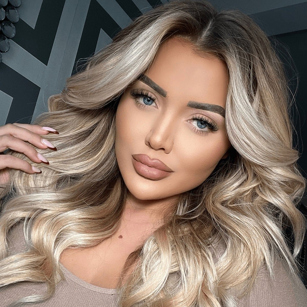L.W.I Worth It Russian Magnetic Lashes - Lola's Lashes