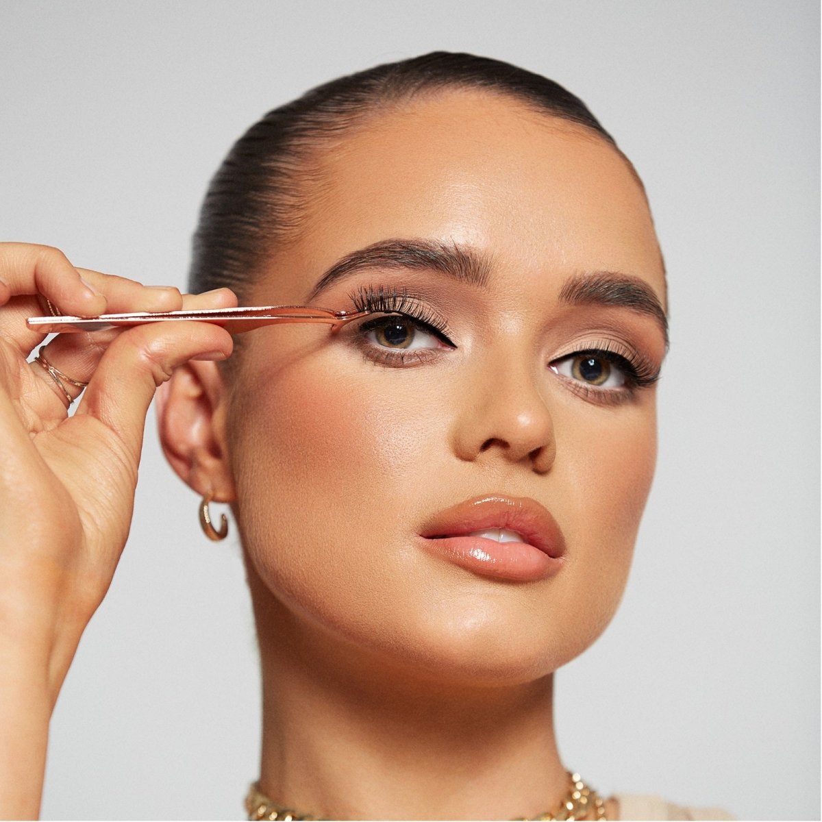L.W.I Worth It Russian Strip Lashes - Lola's Lashes